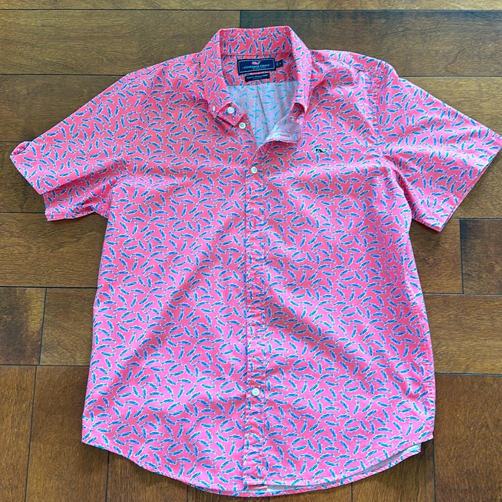 Vineyard Vines Men button up short sleeve. Men’s large. Coral/blue.